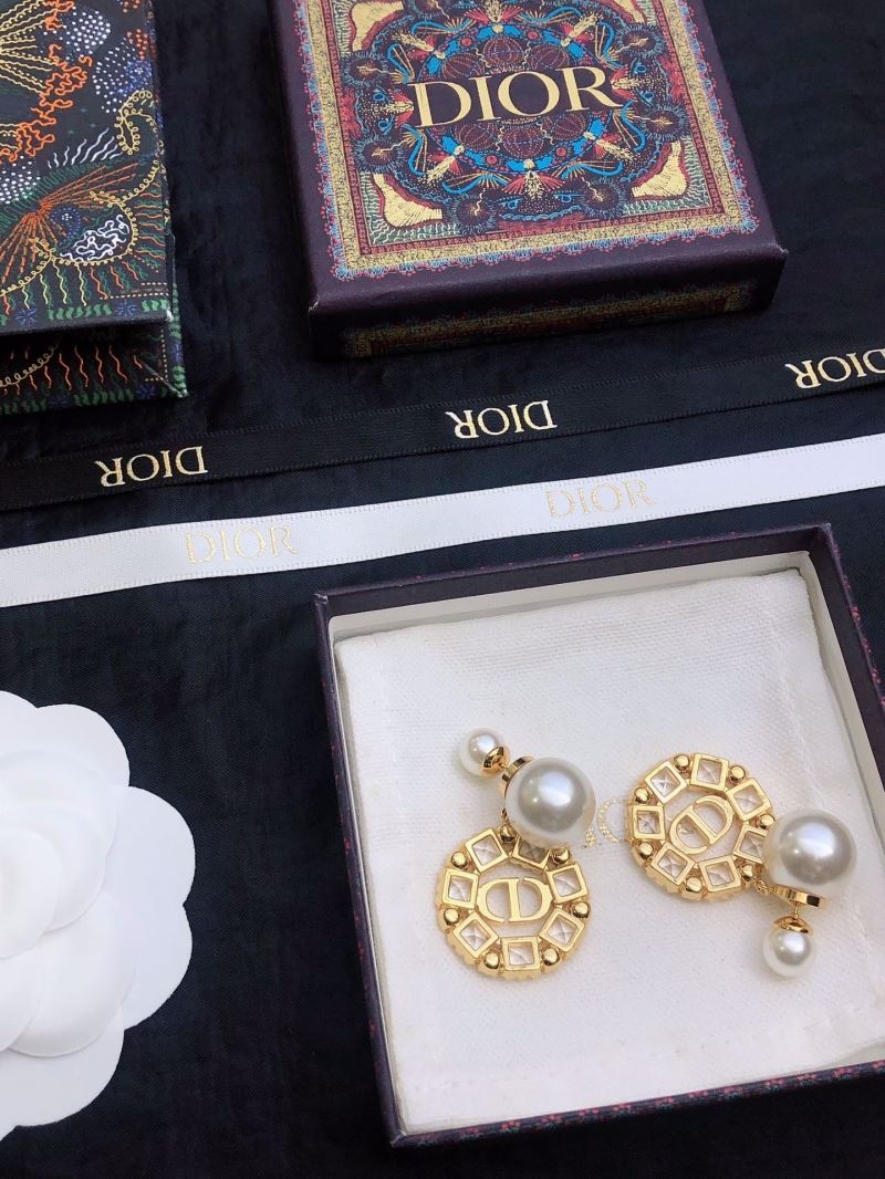 chr1st1an D10r earrings